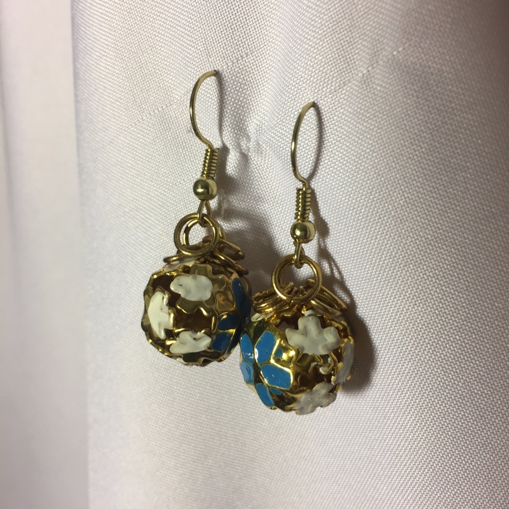 Earrings made from reclaimed jewelry - Picture 3 of 4